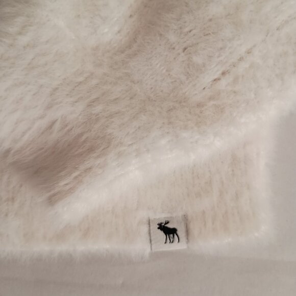 Abercrombie Kids Girl’s Fuzzy Cozy Preppy V-Neck Pullover Sweater Size 9-10 - Picture 6 of 14